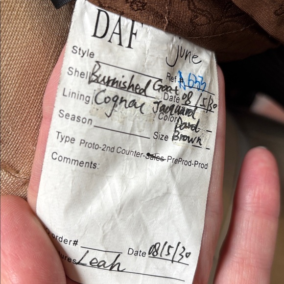 Leather vest with removable hood - Picture 6 of 6